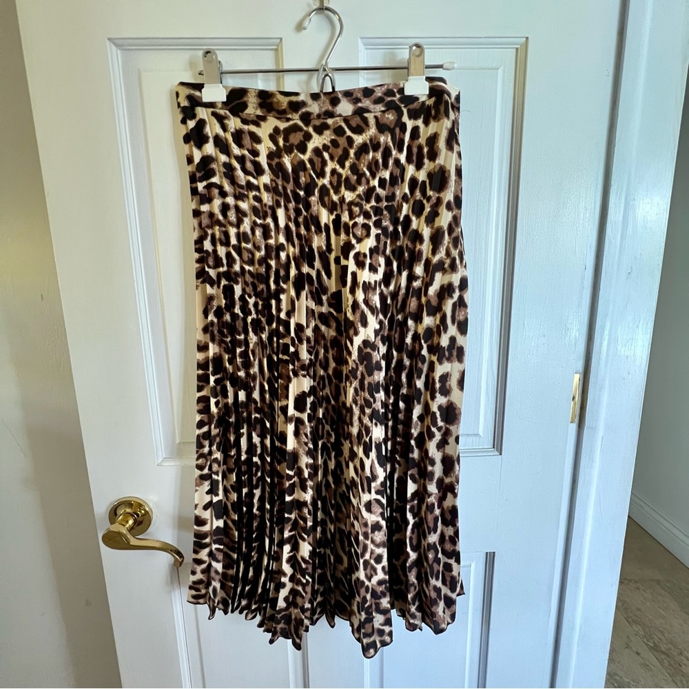 Leopard print pleated silk skirt